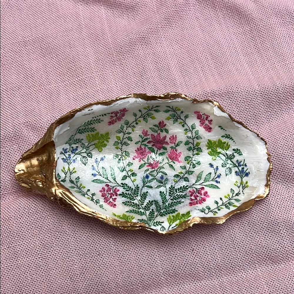 Oyster shell- Floral Decorative Trinket decor Dish with Gold Accents - Picture 5 of 11